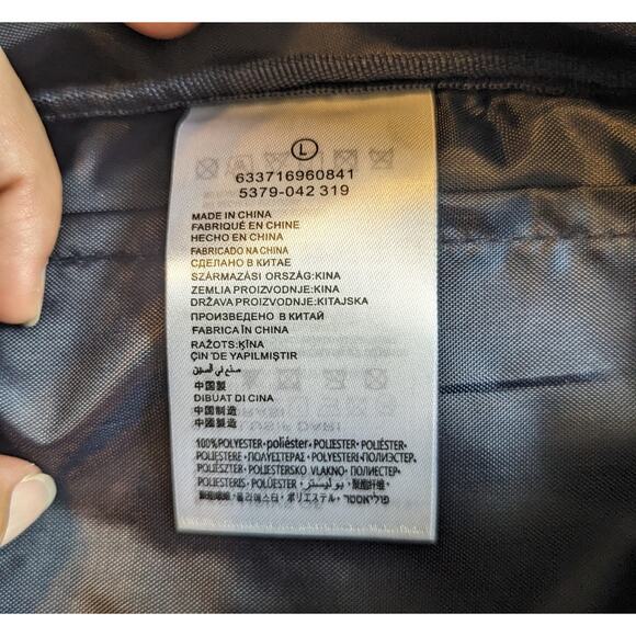 NWT Converse All Star Chuck Taylor Grey/ Multi Crossbody, Fanny Pack, Waist Bag - Picture 4 of 13